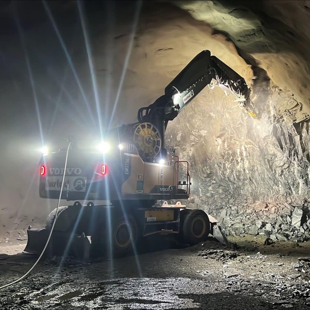 Vi søkjer etter anleggsmekanikar og erfarne tunneldrivarar 1